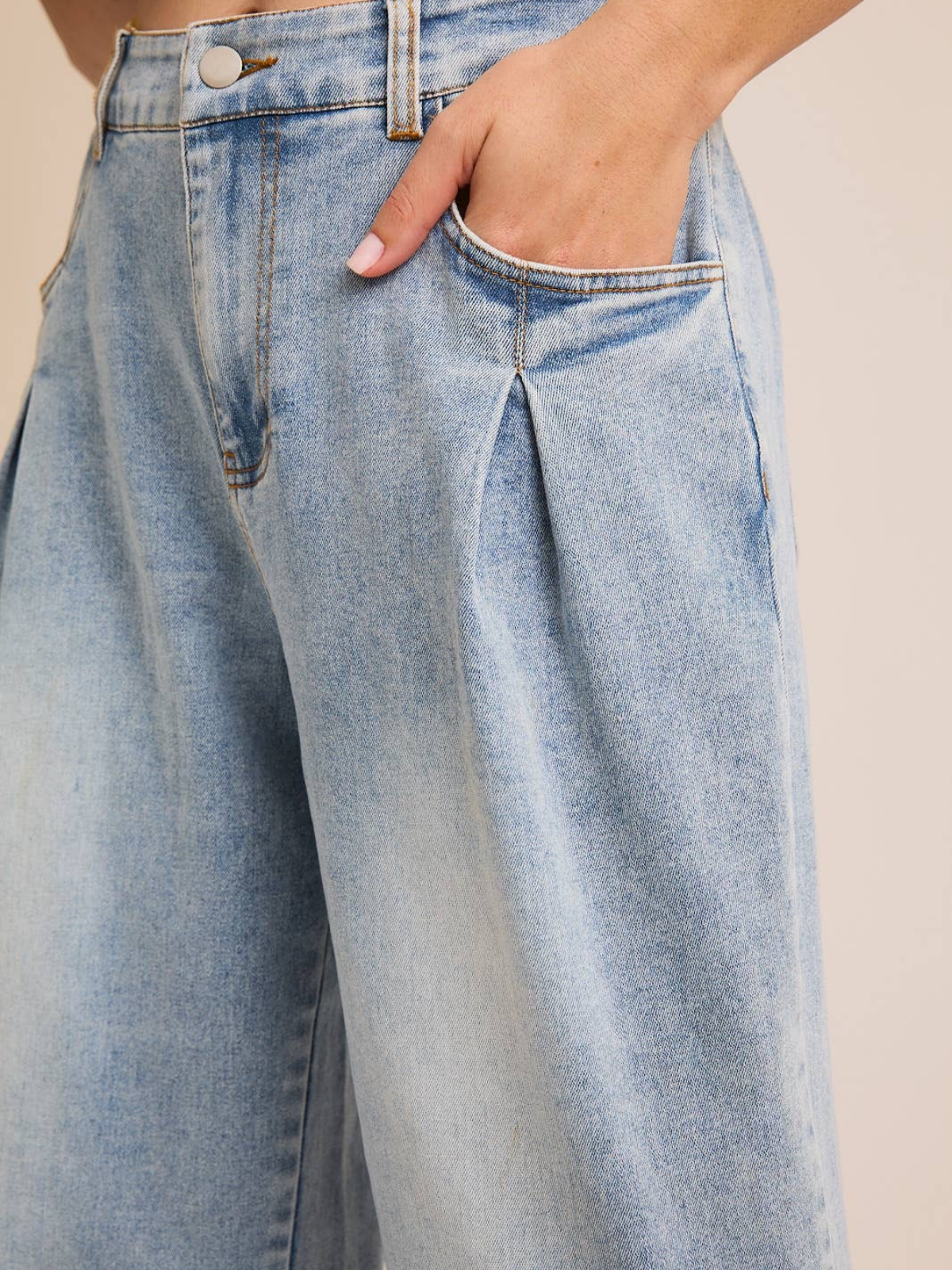 The Noelia Pleated Wide-Leg Jeans